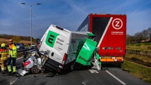 112 boetes uitgedeeld aan gapers die ongeluk filmden – dit was de reden