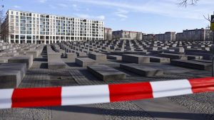 13 jaar cel na mesaanval Holocaustmonument – wat rechter zei schokte iedereen in rechtszaal
