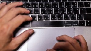 31-jarige man krijgt celstraf en tbs na sextortion van tientallen vrouwen – dit was zijn werkwijze