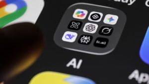 AI-chatbots laten lokale partijen bewust buiten stemhulp – miljoenen kiezers misleid