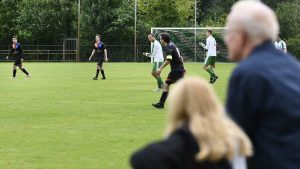 Amateurclubs stappen naar rechter: fusie zaterdag- en zondagvoetbal dreigt duizenden spelers te raken