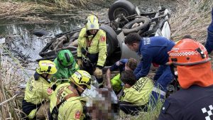 Australische man overleeft drie dagen in auto onder water na crash