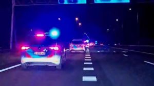 Belg rijdt 150 kilometer door Nederland voordat politie hem eindelijk kan stoppen