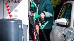 Benzineprijzen dalen eindelijk na maanden stijging – maar er is een addertje onder het gras