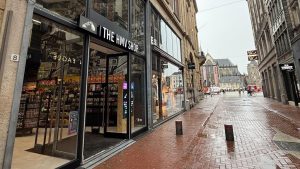 Britse muziekzaak die bijna verdween opent nu overal nieuwe winkels in Nederland