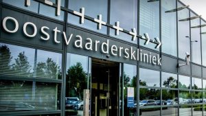 Directeur tbs-kliniek Oostvaarders plots vertrokken: wat ging er werkelijk mis achter gesloten deuren?