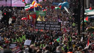 Duizenden Londenaren overspoelen straten na weekenlange spanningen over extreemrechts