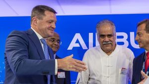 Ex-KLM topman Elbers plotseling ontslagen bij Indiase luchtvaartgigant – wat ging er mis?