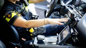 Gedetineerde ontsnapt tijdens ziekenhuisbezoek: politie waarschuwt burgers voor voortvluchtige man