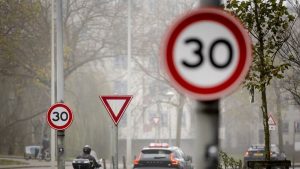 Gemeenten kunnen nauwelijks boetes uitdelen op 30km-wegen: ‘Dit hadden we niet verwacht
