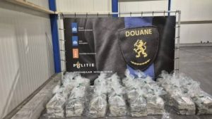 Havenwerkers in Vlissingen ontdekken honderden kilo’s cocaïne verstopt tussen gewone bananen