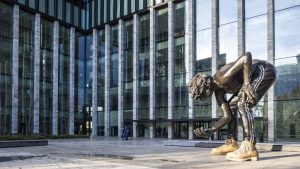 Honderden bankrekeningen op zijn naam: wat deze man niet wist kostte hem alles