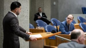 Kabinet houdt brandstofmaatregelen achter de hand terwijl prijzen blijven stijgen