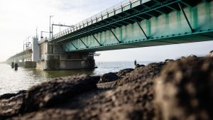 Kabinet waarschuwt: sommige bruggen en wegen krijgen straks geen onderhoud meer