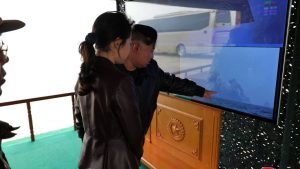 Kim Jong-un’s dochter verschijnt plots bij nieuwe rakettest – wat betekent dit voor Noord-Korea?