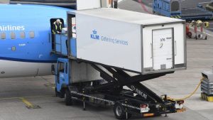KLM verkoopt cateringdochter aan Zwitserse concurrent – wat betekent dit voor werknemers?