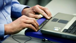 Miljoenen Nederlanders uitgesloten: grote webwinkels falen bij toegankelijkheid voor mensen met beperking