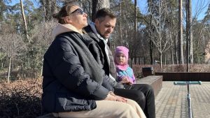 Na maanden van kou ontdekken Oekraïners iets verrassends in hun eerste lentedagen