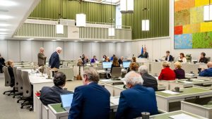 Na vijf jaar wachten: waarom de Eerste Kamer deze cruciale wet tegen beïnvloeding wegstemt