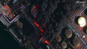 Nieuwe Oekraïense droneaanval zet Russische haven Oest-Loega opnieuw in brand