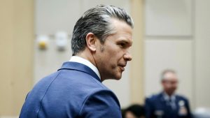 Pete Hegseth: van Fox News-presentator tot Trumps controversiële defensieminister