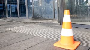 Politie toont gezicht van verdachte na explosie Zuidas-kantoor: herken je deze persoon?