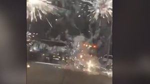 Politie Utrecht gebruikt bekogelde bus als schuilplaats tijdens gewelddadige confrontatie