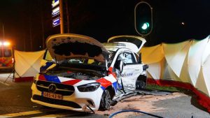 Politieauto botst met burger in Zaltbommel: wat ging er mis tijdens deze noodoproep?
