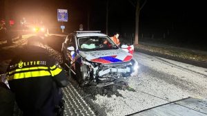 Politieauto ramt asfaltberg: wat agenten daarna zagen liet hen versteld staan
