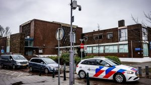 Rotterdammers barricaderen synagoge na brandstichting: ‘We laten jullie niet alleen