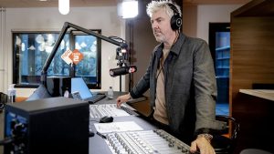 Ruud de Wild vlucht midden in uitzending studio uit na schokkende telefoontjes van luisteraars