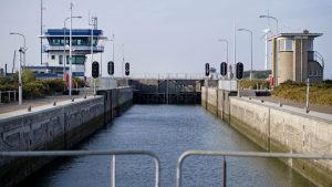 Stroomstoring bij IJsselmeer sluizen zorgt voor onverwacht zout drinkwater in hele regio