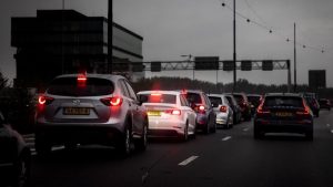 Vrijdagochtendspits wordt chaos door plotselinge weersomslag – dit moet je weten