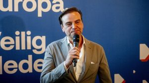 VVD’er Azmani verliest interne strijd om EU-terugkeerwet aan rechtse partijgenoten