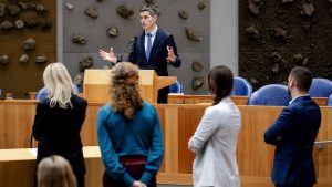 Waarom de Kamer zo heftig reageerde op Irans aanval terwijl het kabinet kalm bleef