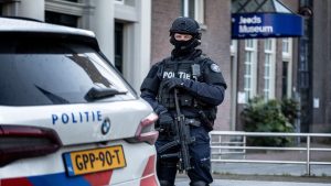 Waarom kregen alle Joodse scholen in Amsterdam binnen uren extra beveiliging na deze aanslag?