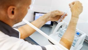 Zestien kinderen ontdekken dat Rijnstate-gynaecoloog hun biologische vader is