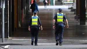 13-jarig Australisch meisje pleegt 109 misdrijven: wat ging er zo mis in haar jonge leven?