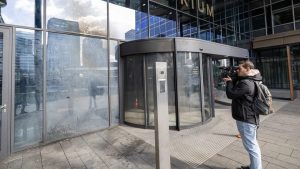 17-jarige plande aanslag op druk kantoor Amsterdam-Zuid: wat ging er mis in zijn hoofd?