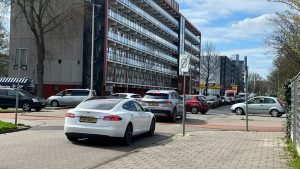 A2-chaos escaleert: automobilisten rijden dwars door afzettingen heen ondanks waarschuwingen