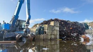 Afvalverwerker Emmen laat bergen troep achter: bewoners geschokt door wat ze aantroffen