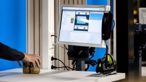 Albert Heijn gedwongen uitzendkracht vast contract te geven na maandenlange rechtszaak