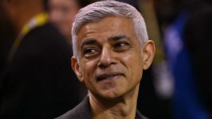 Beveiligers vergeten tas vol wapens voor deur Londense burgemeester – wat er toen gebeurde