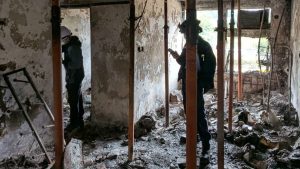 Bewoners keren terug naar plek waar buren omkwamen in fatale flatbrand Hongkong