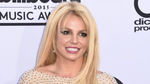 Britney Spears meldt zich vrijwillig aan voor behandeling na schokkende arrestatie vorige maand