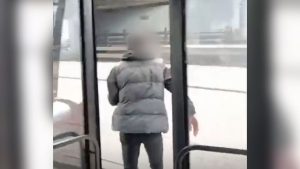 Buschauffeur Rotterdam herkende aanvaller meteen: ‘Dit was niet de eerste keer dat hij toesloeg