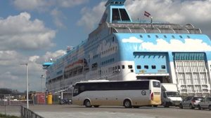 COA stopt plotseling pendelbus naar azc-boot Amsterdam – bewoners gestrand in haven