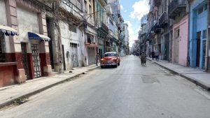 Cubanen delen hun geheime overlevingstactieken terwijl het land op de rand van instorting balanceert