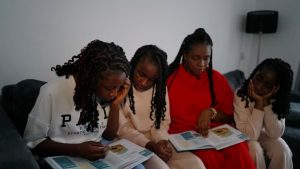 Deze bijbel maakt lastige gesprekken met kinderen opeens een stuk makkelijker tijdens Pasen