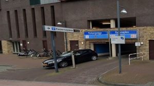 Deze parkeerkaart werd 455 keer gebruikt voor dezelfde uitrit – wat Roermond ontdekte is schokkend